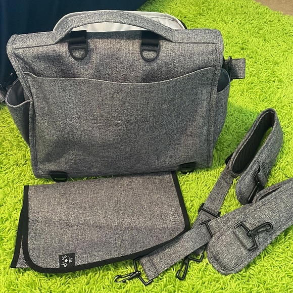 Ju-Ju-Be BFF Diaper Bag - Picture 3 of 3